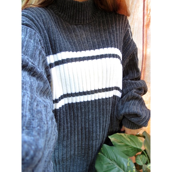 Vintage ultra plush oversized varsity boyfriend sweater ☕️ - Picture 3 of 6